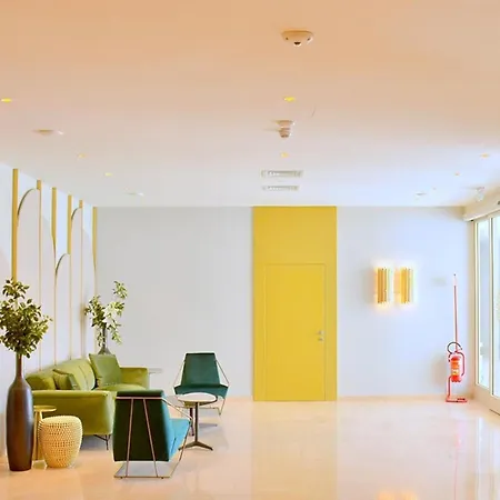 Elegant Seaview Flat With Private Terrace