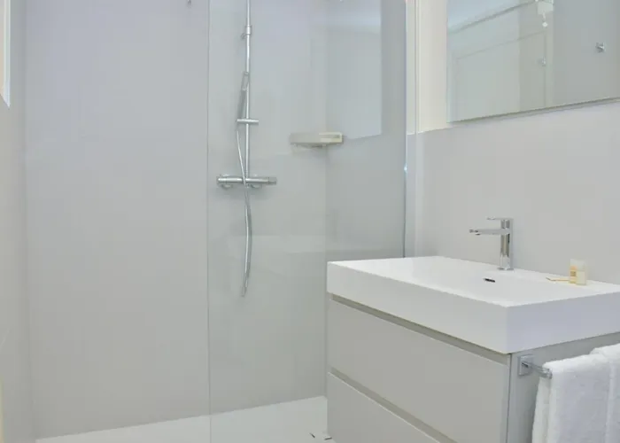 Апартаменти Elegant Seaview Flat With Private Terrace *