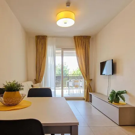 Elegant Seaview Flat With Private Terrace * 比比翁
