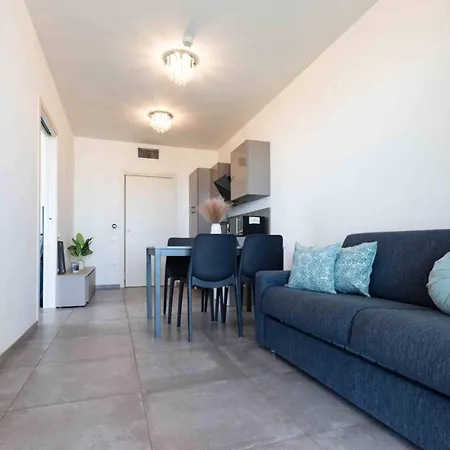 Elegant Seaview Flat With Private Terrace 比比翁