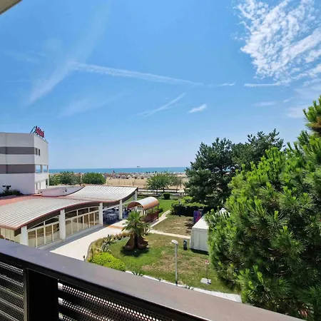 Elegant Seaview Flat With Private Terrace Apartamento Bibione